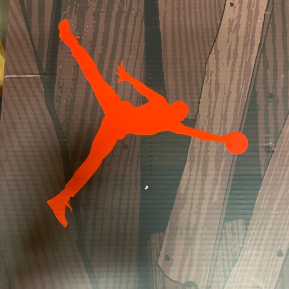 Athletic_Shoes
